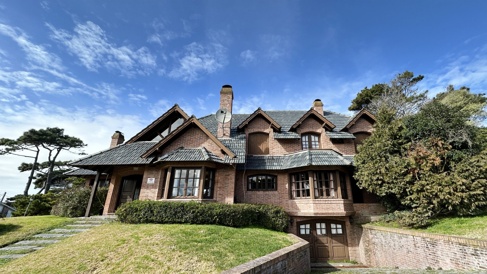 Casa en alquiler en Pinamar Zona Iglesia 