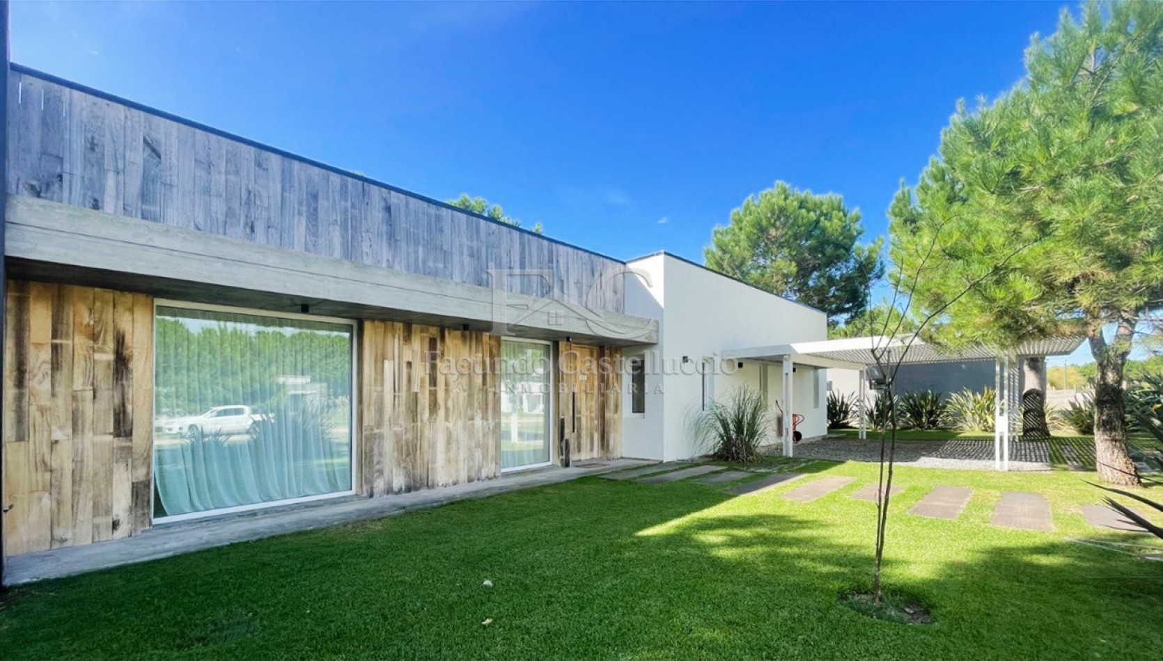 Casa en alquiler Pinamar La Herradura Con Pileta