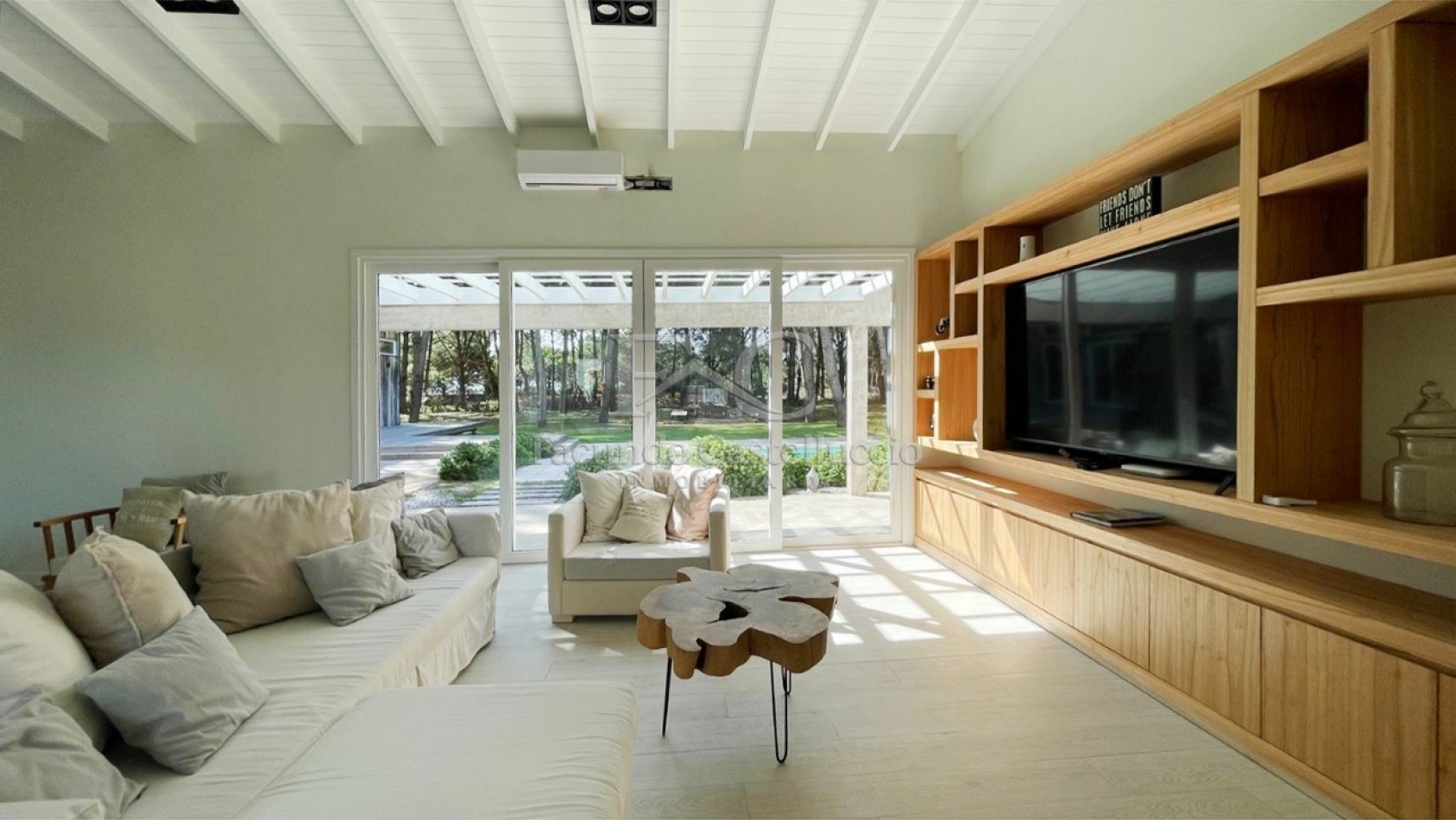 Casa en alquiler Pinamar La Herradura Con Pileta