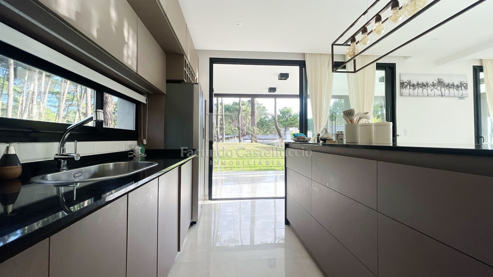 Casa en alquiler Pinamar Zona Alamos