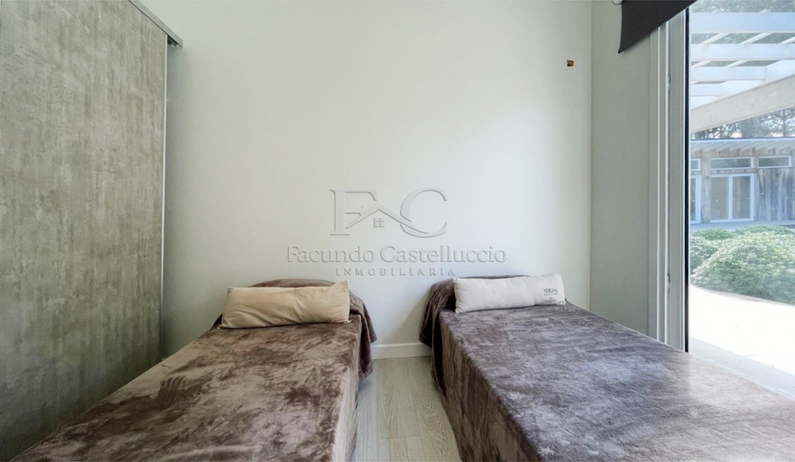 Casa en alquiler Pinamar La Herradura Con Pileta