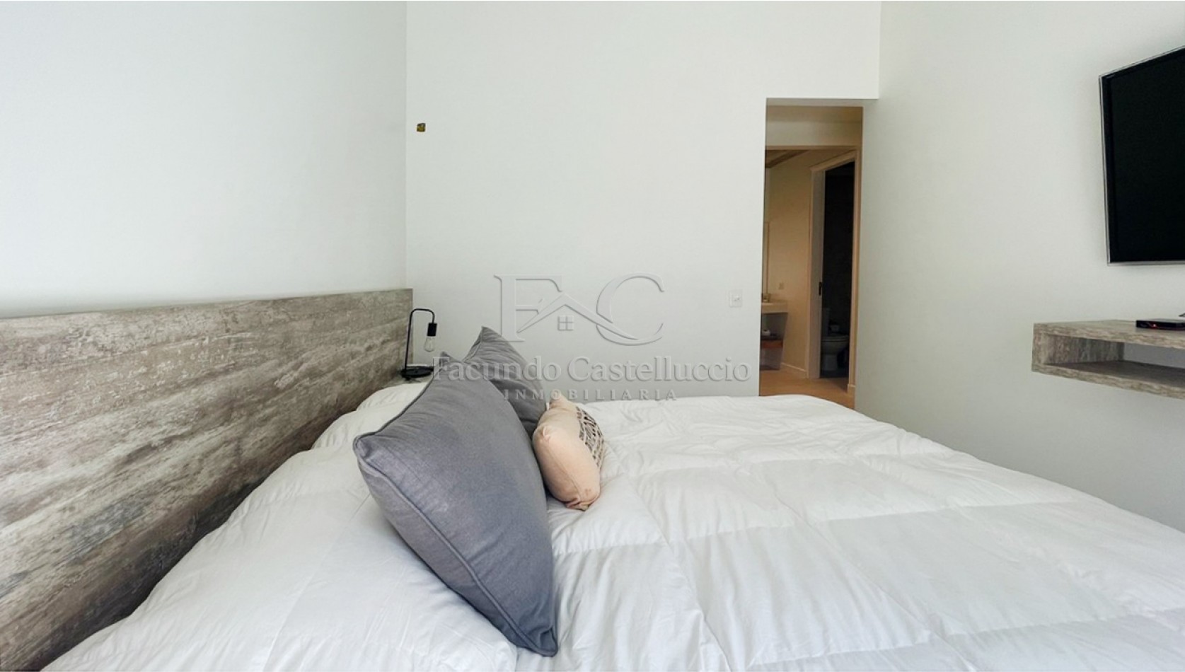 Casa en alquiler Pinamar La Herradura Con Pileta