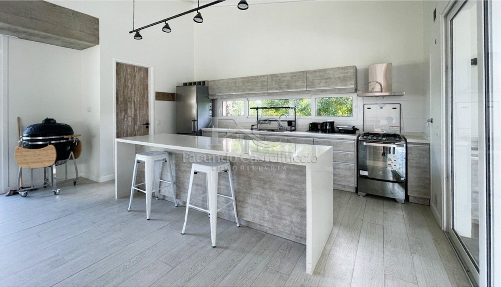 Casa en alquiler Pinamar La Herradura Con Pileta