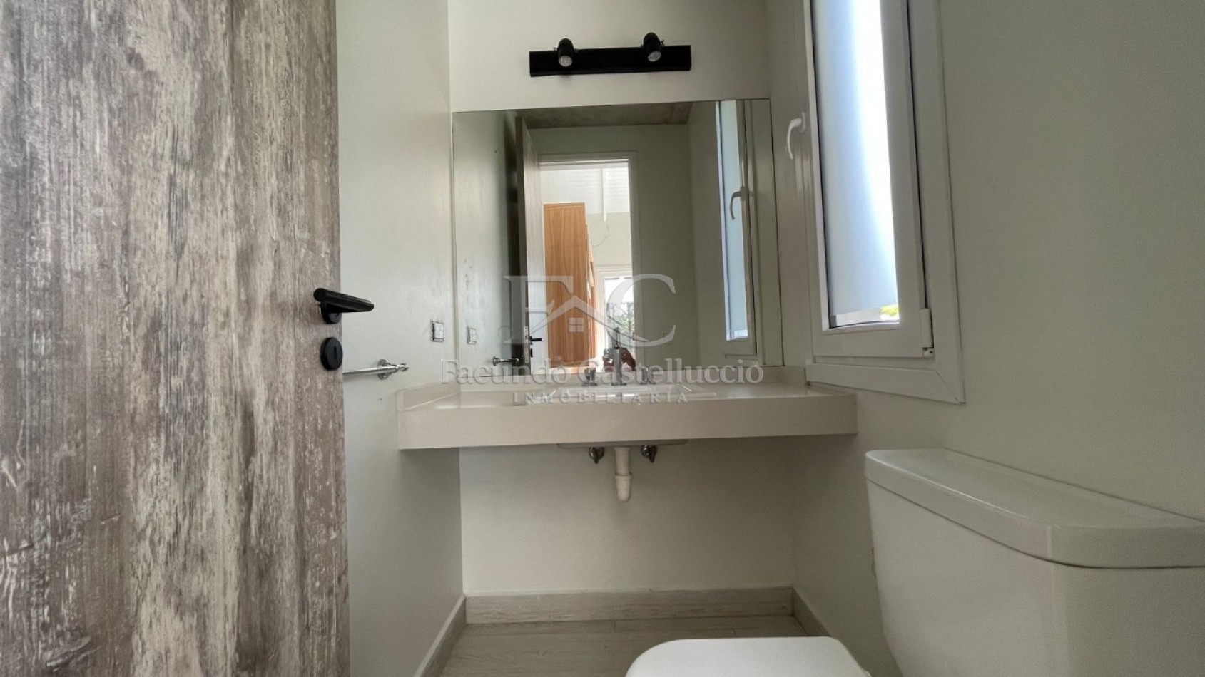 Casa en alquiler Pinamar La Herradura Con Pileta