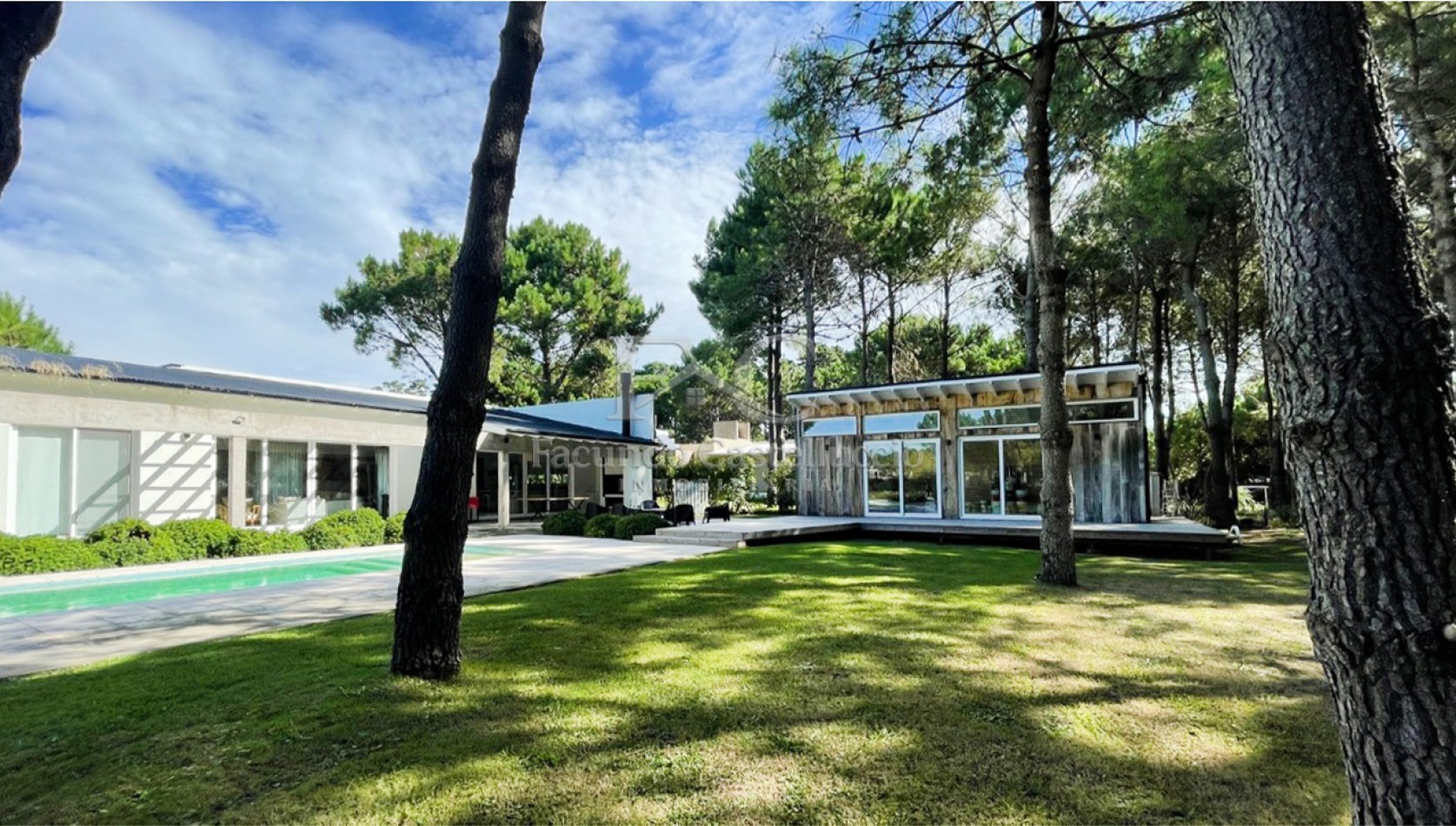Casa en alquiler Pinamar La Herradura Con Pileta