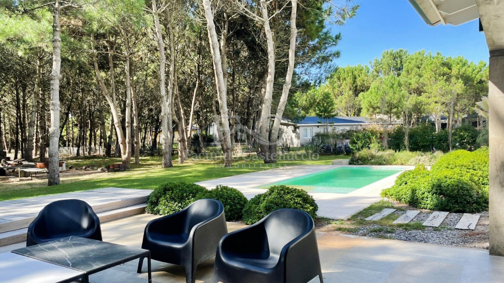 Casa en alquiler Pinamar La Herradura Con Pileta