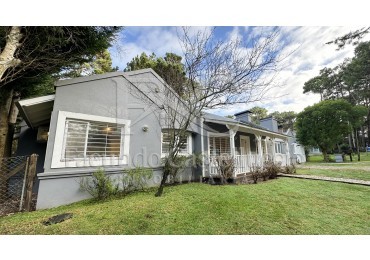 Casa en alquiler Pinamar Zona Golf Viejo